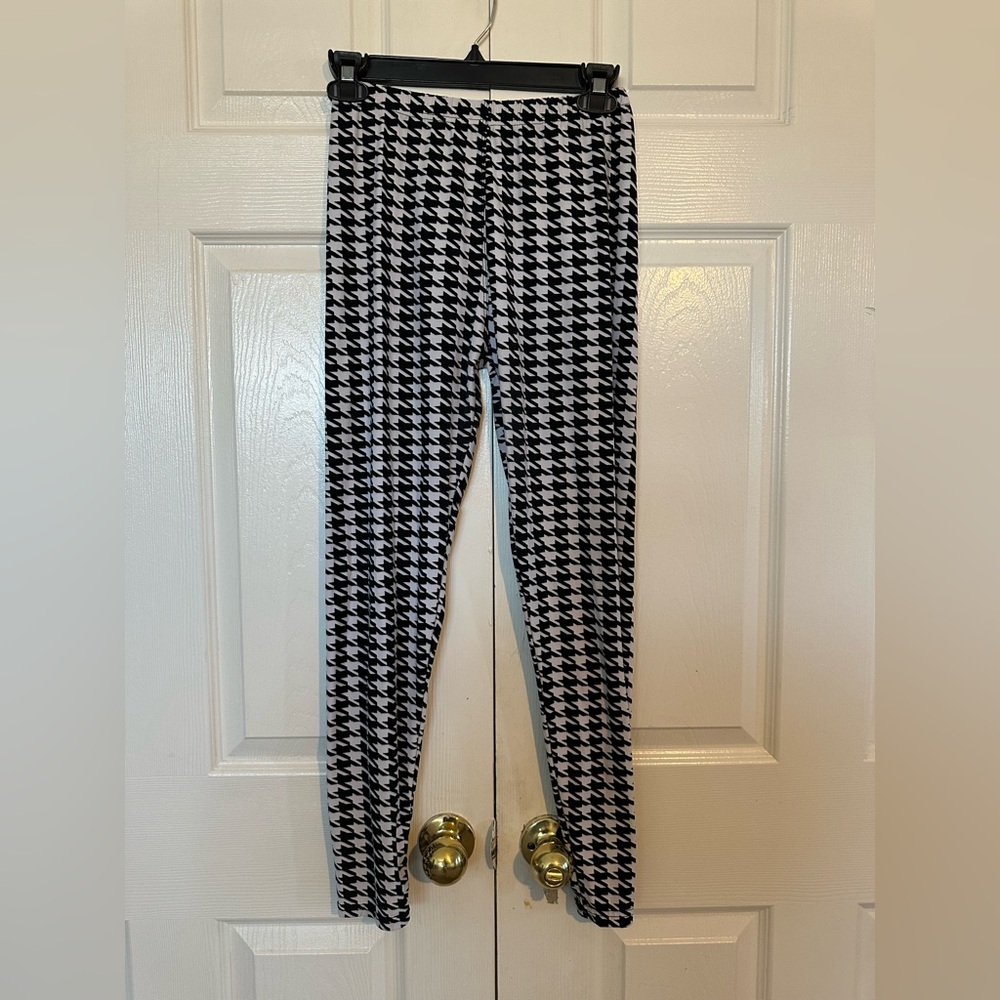 Black and White Houndstooth Leggings